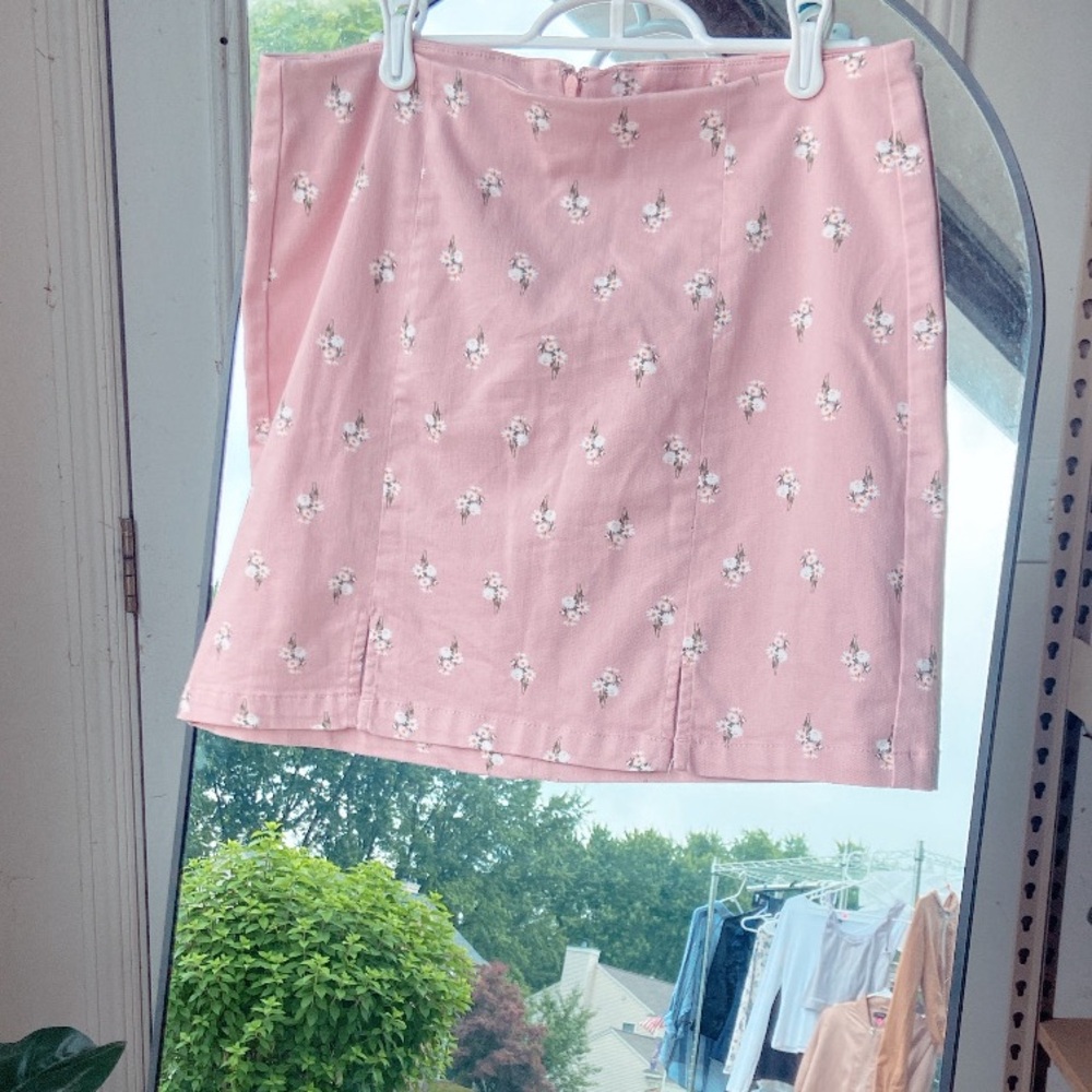 Aeropostale floral skirt.